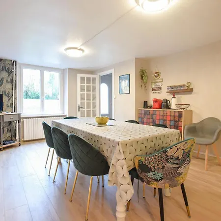 펜션 4 Bedroom Awesome In